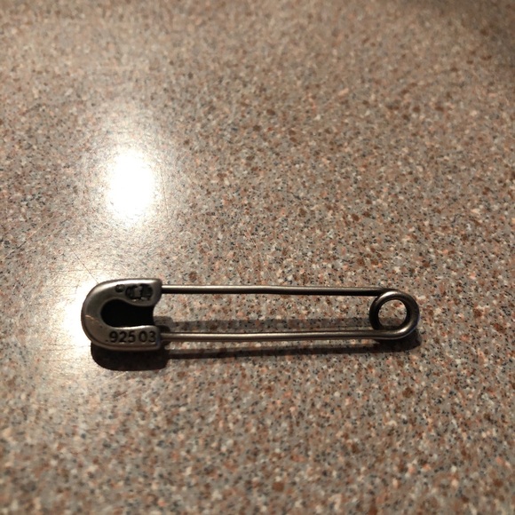 Chrome heart earring - Picture 4 of 4